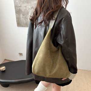 กระเป๋าผ้ากำมะหยี่แฟชั่นใหม่ปี 2026 กระเป๋าสะพายไหล่ผู้หญิงทรงย้อนยุค ความจุเยอะ เหมาะสำหรับการเดินทาง - Product Image 1