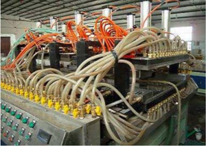 <span class=keywords><strong>WPC</strong></span> Hollow cửa sản xuất máy làm với thành phần cốt lõi vít động cơ hộp số - Product Image 4