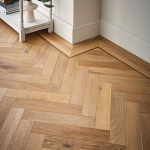 Parquet en chêne blanc brossé à trois couches, grade ABC, zéro formaldéhyde, T&G 15 mm, installation facile, finition UV, chevrons, pour salon - Product Image 1