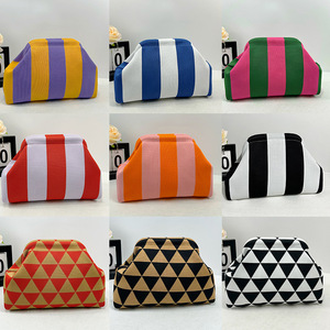 Bolsa de Maquillaje Grande Tipo Nube, Bolso de Mano Versátil de Punto, Bolso Tipo Clutch a Rayas para Mujer - Product Image 3