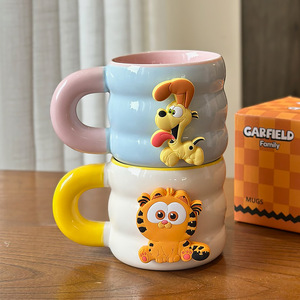 Taza de Cerámica Garfield, Diseño de Dibujos Animados en Amarillo y Rosa, con Asa, para Uso en Casa u Oficina - Product Image 1
