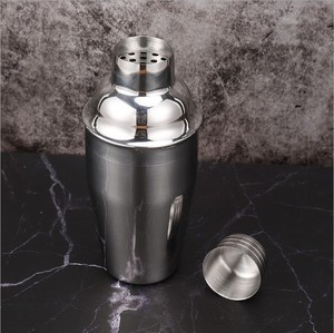 Mélangeur de verre <span class=keywords><strong>à</strong></span> <span class=keywords><strong>cocktail</strong></span> en acier inoxydable 350ml Verre <span class=keywords><strong>à</strong></span> <span class=keywords><strong>cocktail</strong></span> Tasse <span class=keywords><strong>à</strong></span> thé au lait <span class=keywords><strong>Shaker</strong></span> Bar <span class=keywords><strong>Shaker</strong></span> - Product Image 3