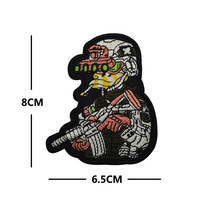 Chapeau en feutre fait main écologique prêt à être expédié, motif dessin animé coq et canard, avec patchs brodés et badge personnalisé pour sacs à dos de sport