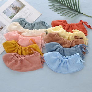 Baberos para bebé Qidou, de gasa de cuatro capas, de color liso, con cordón, para bebés y niños pequeños de 0 a 3 años - Product Image 3