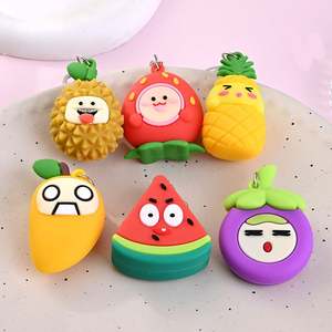 Porte-clés PVC personnalisé avec logo en relief en caoutchouc souple 3D Porte-clés PVC promotionnel style souvenir - Product Image 1