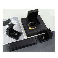 Boîte à bijoux en cuir blanche personnalisée avec logo, emballage minimaliste pour collier, emballage de bijoux en cuir avec logo personnalisé pour homme