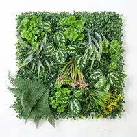 Parete verde all'aperto delle piante artificiali di plastica della decorazione del paesaggio della casa del giardino dell'erba artificiale