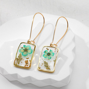 Pendientes de Resina Chapados en Oro con Flores Secas, Estilo Bohemio para Mujer, Pendientes Rectangulares, Regalo - Product Image 6