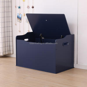 Banco de almacenamiento de madera clásico azul marino Austin con tapa con bisagras de seguridad, caja organizadora de juguetes de gran capacidad para niños - Product Image 1