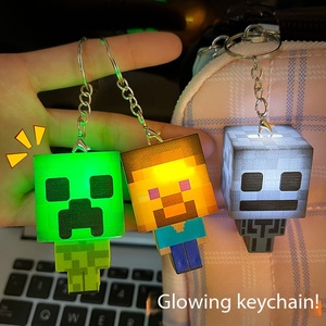 Venta al por mayor: Nuevo y creativo llavero de PVC con diseño de minero de <span class=keywords><strong>Minecraft</strong></span>, linterna y colgante para bolso, juguete pequeño luminoso 3D. - Product Image 2