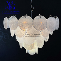 Grand lustre vintage médiéval français, suspension en verre en forme de nuages blancs superposés pour villa, hall et espaces intérieurs