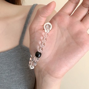 Bracelet en perles de cristal blanc avec anneau en argent et perle porte-bonheur noire, bijoux unisexes à porter au quotidien - Product Image 3
