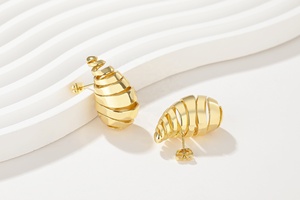 Pendientes al por mayor para mujer, nuevos, de aleación de cobre, chapados en oro grueso, tipo aro, 18k, joyería de pendientes de aro para mujer, de China - Product Image 5