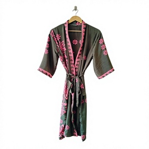 Bata de mujer con estampado floral, manga corta, cuello en V, largo hasta la rodilla, 100% seda, suave, estilo casual de verano, cierre con cordón - Product Image 1