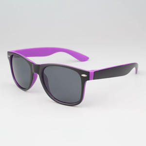 Vente en gros de lunettes de soleil design 2025 pour hommes et femmes avec logo personnalisé lunettes de soleil carrées violettes en plastique lunettes de soleil personnalisées - Product Image 1