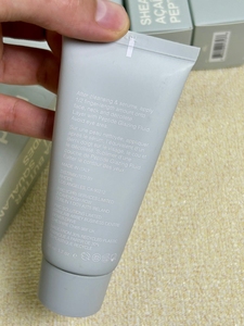 Vendita all'Ingrosso Essenza Ricca Idratante e Nutriente per il Controllo del Sebo da Donna, da Utilizzare con Detergente Viso Esplosivo - Product Image 4