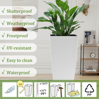 Jardinière carrée intérieure/extérieure moderne en faux rotin, grande jardinière en plastique blanc de 22.6 pouces avec système d'arrosage automatique