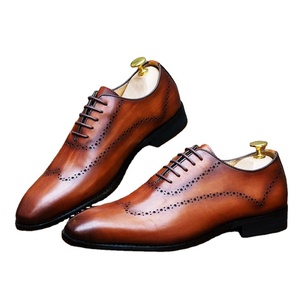 Chaussures habillées en cuir pour hommes 2026, style Brogue anglais gravé, version coréenne, plates, faites à la main, respirantes et légères - Product Image 1