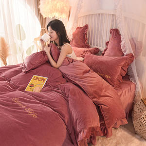 Lot <span class=keywords><strong>de</strong></span> 4 housses <span class=keywords><strong>de</strong></span> <span class=keywords><strong>couette</strong></span> en velours cristal chaud <span class=keywords><strong>et</strong></span> doux, ensembles <span class=keywords><strong>de</strong></span> literie polaire d'hiver avec jupe <span class=keywords><strong>de</strong></span> lit à volants <span class=keywords><strong>et</strong></span> taies d'oreiller pour la vente en gros - Product Image 6