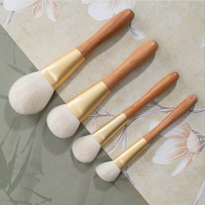 4pcs Goat Synthetic Hair Makeup Brush Set Sandalwood Handle Travel Fan Powder <b>Blush</b> Contour Highlight Face Cosmetic Brushes Kit - Product Image 4