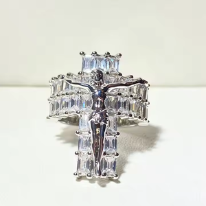 Anillo de Compromiso y Boda para Hombre, Chapado en Plata de Ley, con Moissanita VVS Engastada en Puntas, Diseño Único de Jesús en Estilo Clásico - Product Image 6