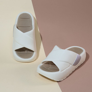 Pantuflas de EVA con Suela Gruesa y Correa para Mujer, Punta Abierta, Acolchadas, para Usar en Casa en Verano - Product Image 3