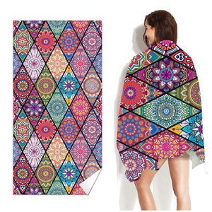 Serviette de plage à impression numérique en microfibre XL personnalisée par sublimation avec emballage de sac - Product Image 1