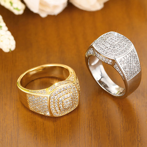 Anello di Lusso Geometrico a Mezza Fascia in Metallo Scintillante, Gioiello di Moda per Donne - Product Image 2