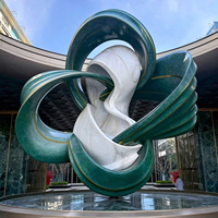 Fabricant de sculptures en acier inoxydable sur mesure, Grand aménagement paysager métallique circulaire extérieur pour campus, Scène aquatique en forme de ruban