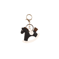 Porte-clés polyvalent en cuir PU multicolore en forme de cheval à bascule avec clip métallique pour tous types de sacs pour femmes