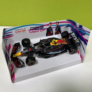 Modèle de voiture moulé sous pression <span class=keywords><strong>1</strong></span>:<span class=keywords><strong>43</strong></span> alliage <span class=keywords><strong>Red</strong></span> <span class=keywords><strong>Bull</strong></span> RB19 Miami <span class=keywords><strong>F1</strong></span> roue mobile métal métal modèle de voiture jouets - Product Image 3