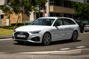 รับสั่งทำพิเศษ รถซีดาน <span class=keywords><strong>A4</strong></span> 2.0 <span class=keywords><strong>S</strong></span>-<span class=keywords><strong>tronic</strong></span> มือสอง พร้อมเบาะหนัง ภายในสีเข้ม เอกสารครบถ้วน ขาย - Product Image 4