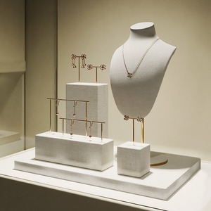 Expositor de joyería de alta gama personalizado, soporte para pendientes, collares y colgantes, expositor de mostrador para joyería. - Product Image 1