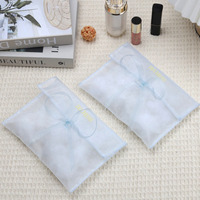 Nouveau design populaire logo personnalisé imprimé sac enveloppe en organza pour chapeau en tissu maquillage cosmétique haut de gamme pochette cadeau en organza