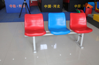 Sièges de tribune de stade intérieurs/extérieurs, simples, doubles ou triples, pour arènes de basketball et de football, chaises de spectateur en plastique avec accoudoirs