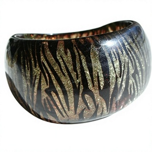 Bracelet classique en résine acrylique, motif zèbre, imprimé noir beige, design scintillant, bracelet unisexe tendance, cadeaux de fête pour femme - Product Image 4