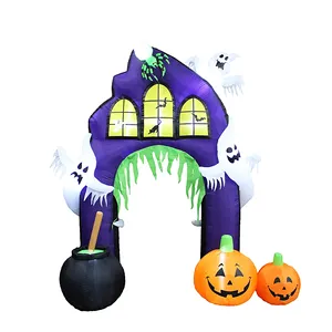 Halloween castillo inflable arcos son decorados con jack-o '-linternas y fantasma luces LED vestido