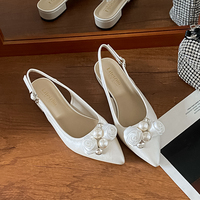 Nouvelles sandales de mariage blanches pour femmes 2025 à talon fin, design à bouche peu profonde et talon ouvert