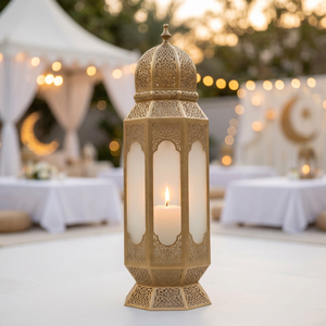 Lanterne à bougie marocaine en métal doré de grande taille pour la décoration de la maison et des événements - Product Image 1