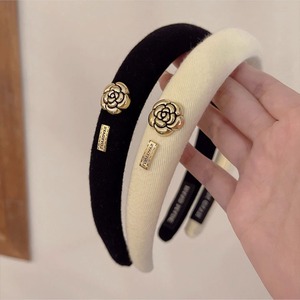 नए आगमन फ्फी विंटेज कैमलेलिया फोम हेडबैंड के साथ नए आगमन फ्लुफी विंटेज हेडबैंड - Product Image 2