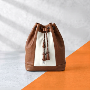 Sac à dos pliable en cuir avec cordon de serrage et doublure en polyester - Imperméable et grande capacité pour hommes et femmes, idéal pour les voyages et l'entraînement - Product Image 1