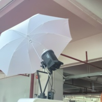 Lampe Flash Souple avec Parapluie, Éclairage d'Appoint Universel pour Cabine Photo, Lumière Stroboscopique Portable pour Studio, Mariages et Événements - Offre Spéciale