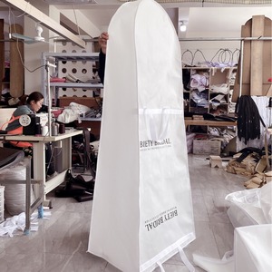 Logo personnalisable 1.8m couverture <span class=keywords><strong>de</strong></span> robe <span class=keywords><strong>en</strong></span> <span class=keywords><strong>tissu</strong></span> non tissé double face grande queue sac <span class=keywords><strong>de</strong></span> robe <span class=keywords><strong>de</strong></span> mariée étendu couverture <span class=keywords><strong>de</strong></span> <span class=keywords><strong>vêtement</strong></span> épaissi - Product Image 2