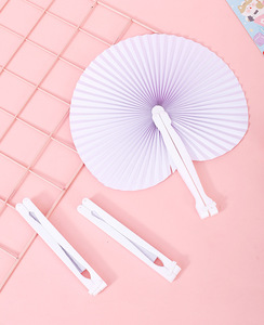 Abanico Plegable <span class=keywords><strong>de</strong></span> Cartón y Plástico Ecológico con Forma <span class=keywords><strong>de</strong></span> Corazón para Bodas, Estilo Europeo y Americano, Color Blanco para Ocasiones Especiales - Product Image 1