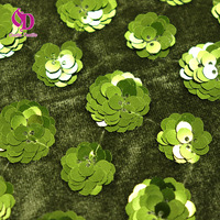 Tissu de velours vert de luxe brodé de paillettes, paillettes florales superposées brillantes, disponible en plusieurs couleurs pour les vêtements d'automne et d'hiver
