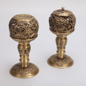 Une paire d'encensoirs antiques en bronze doré, représentant un dragon et un phénix, fabriqués à la main en bronze, vendus dans le cadre de la culture et de la créativité. - Product Image 1