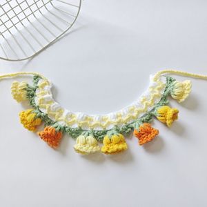 Écharpe tricotée pour animaux de compagnie en forme de fleur, collier pour chat et chien, bavoir fait main en muguet, bavoir anti-bave. - Product Image 5