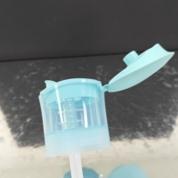 Pompe à lotion en plastique semi-transparente bleu clair à bec courbé, pompe distributrice à vis côtelée verticale pour lessive