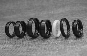 Anillo Inteligente de Cerámica con NFC RFID, Negro Facetado de 8mm, Joyería Inteligente para Pagos - Product Image 3