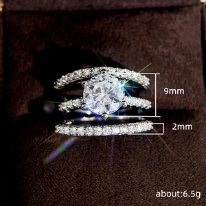 Anello a Tre Strati con Cristalli Incastonati per Donne, Elegante Accessorio Minimalista per Uso Quotidiano e Feste - Product Image 5